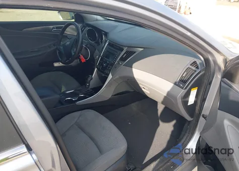 2015 Hyundai Sonata Hybrid z USA, uszkodzony, nr VIN KMHEC4A46FA120681